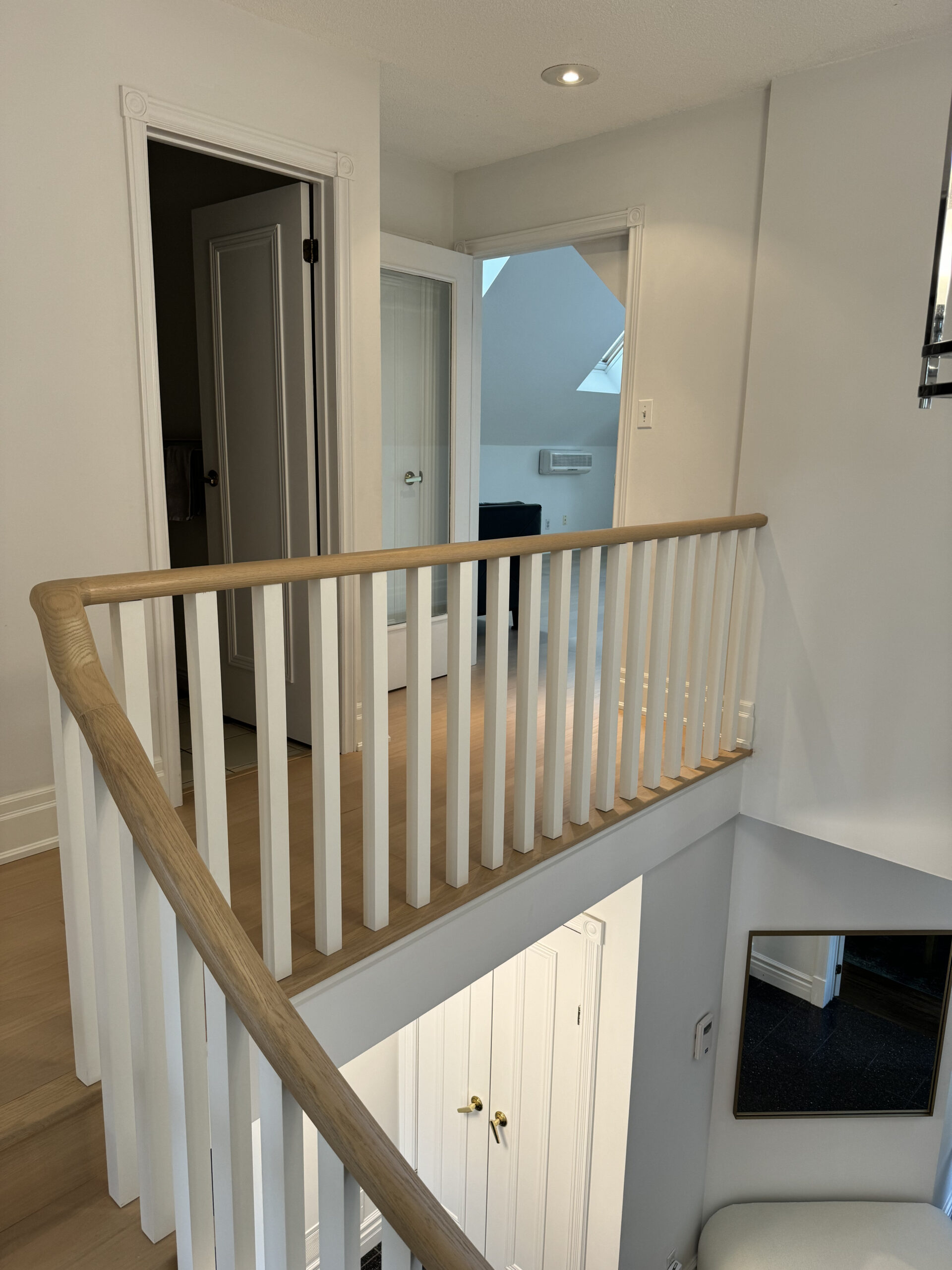 Modern handrails staircase etobicoke