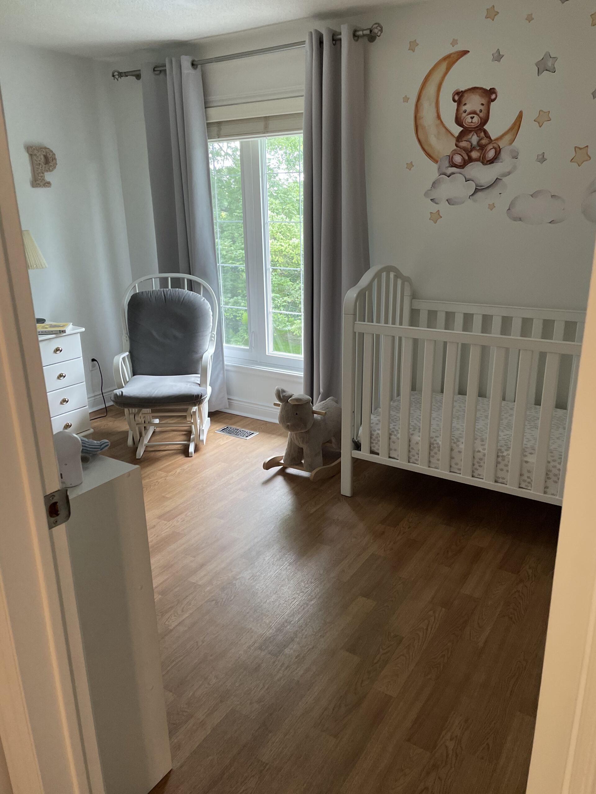 Osoba renos nursery room before renovation