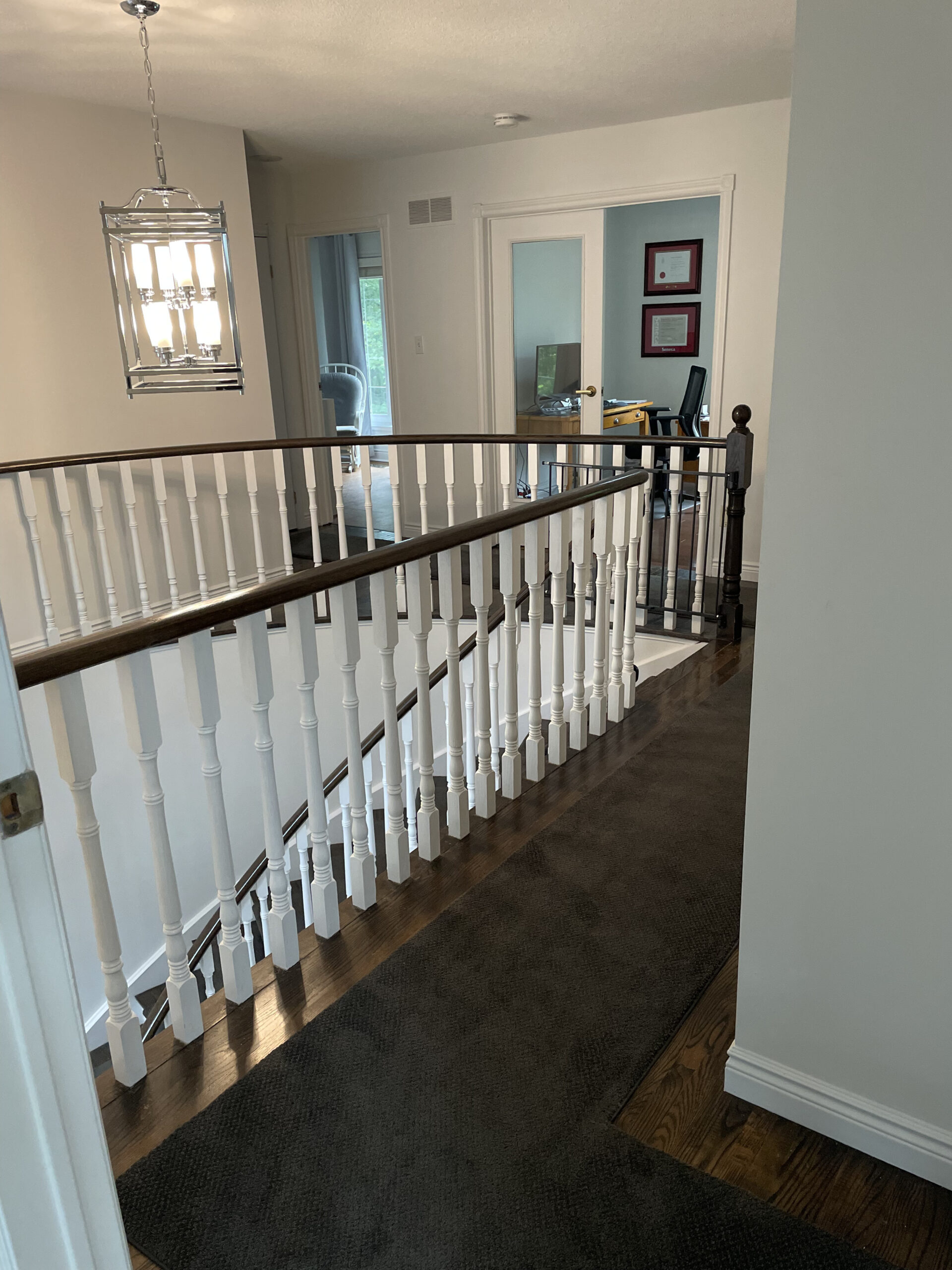 Osoba renos upper hallway curved railing