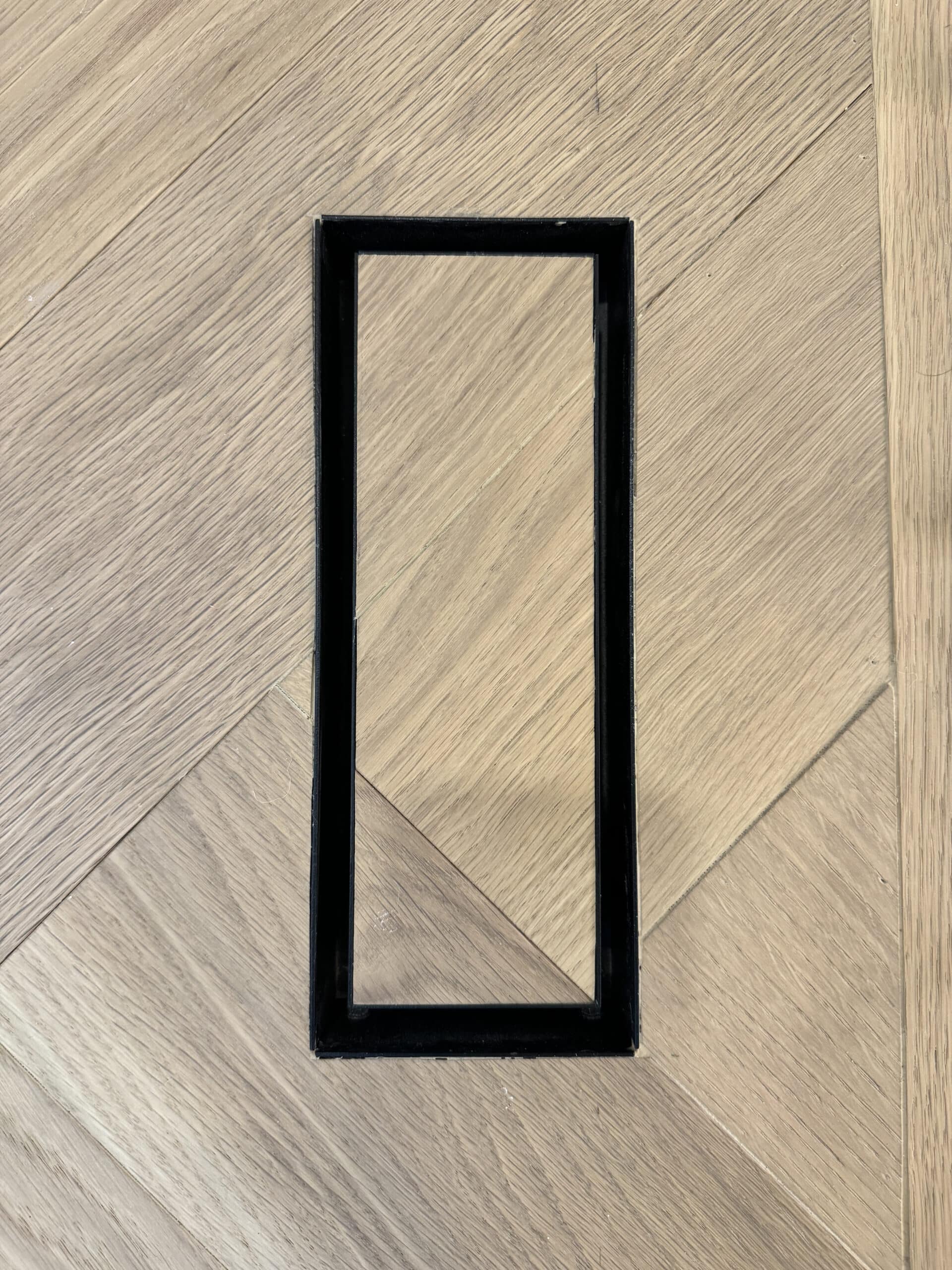 Flush aria vent in white oak flooring