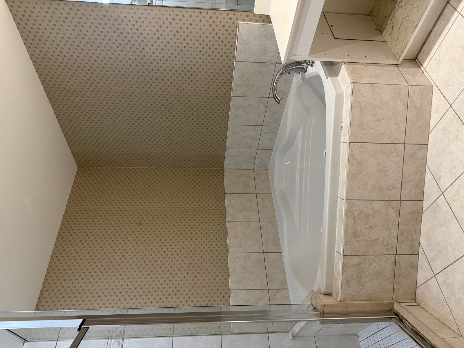 Mississauga luxury condo bathroom renovation before corner jacuzzi tub