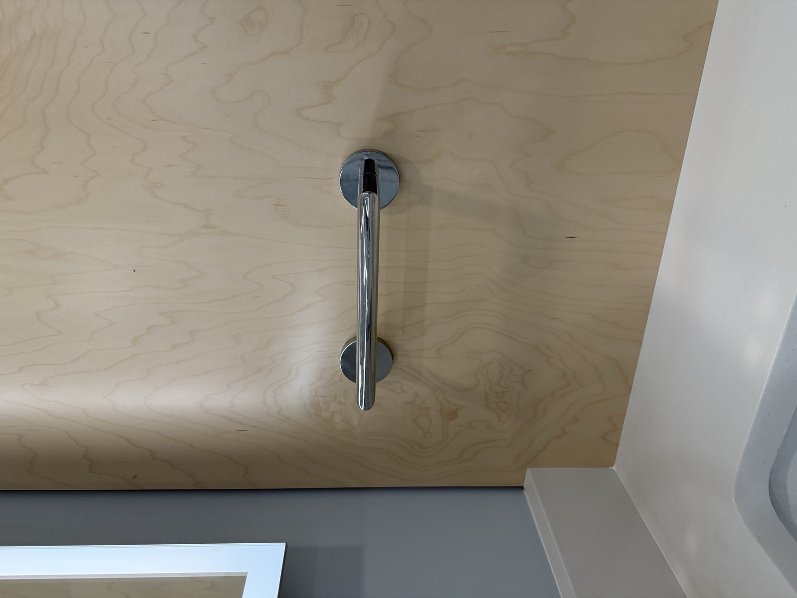 Mississauga luxury condo bathroom renovation towel bar quartz counter