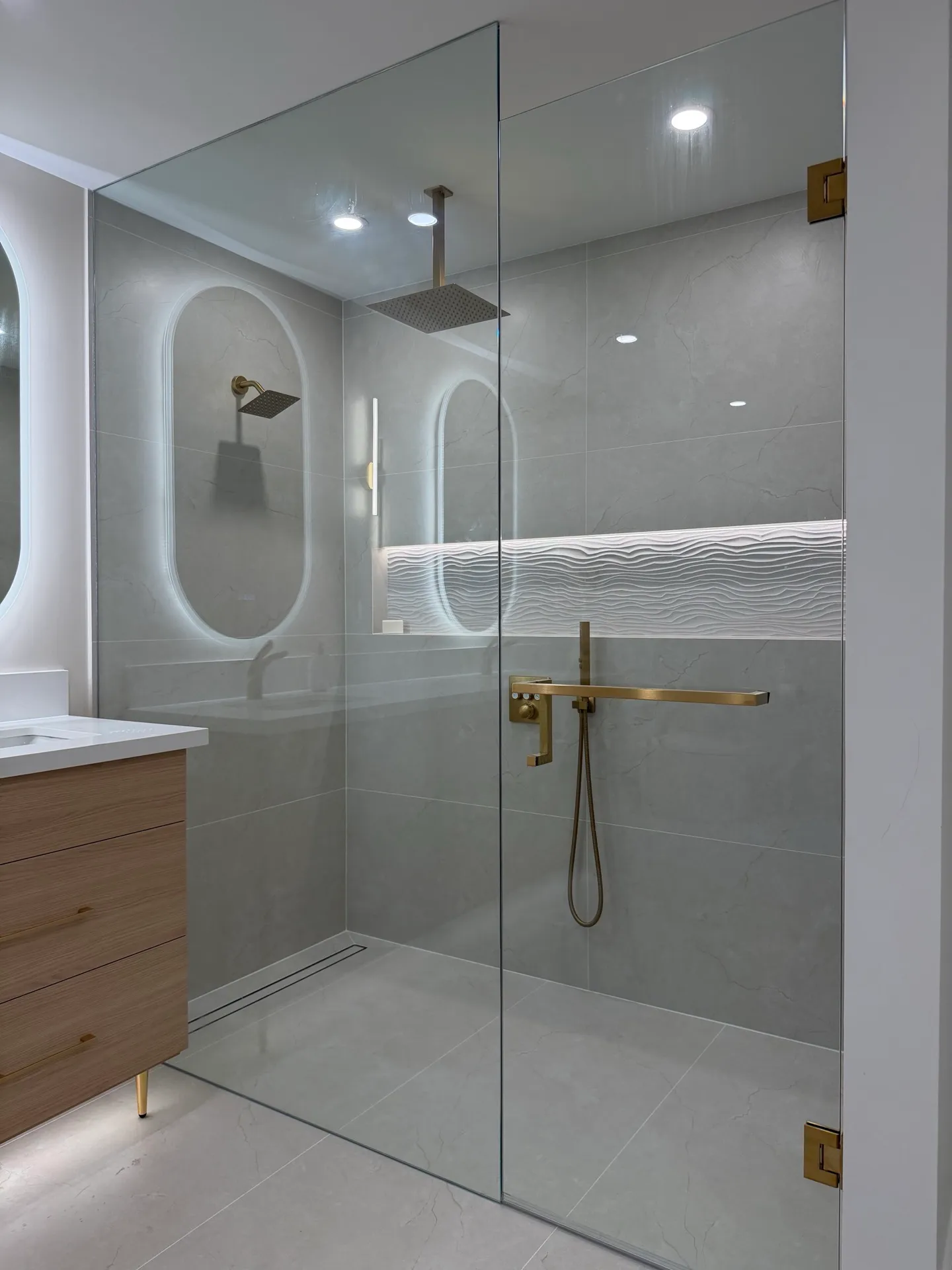 Gallery 04 — Mississauga Road Luxury Bathroom Renovation