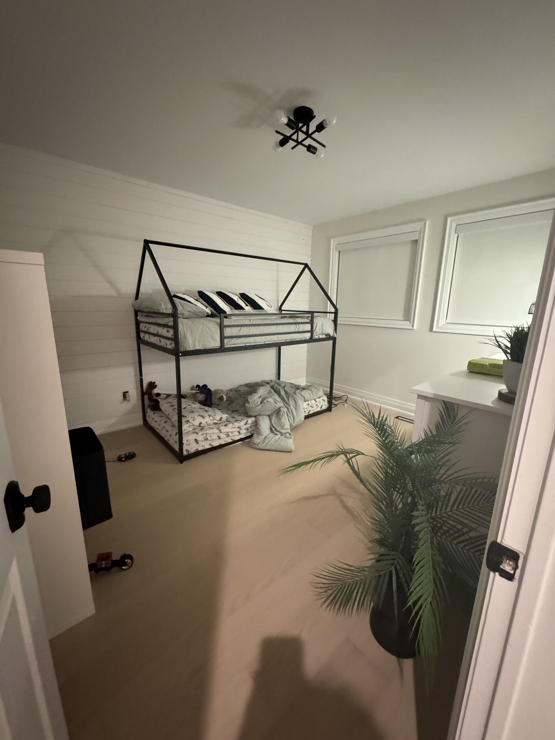 Kids bedroom modern bunk bed