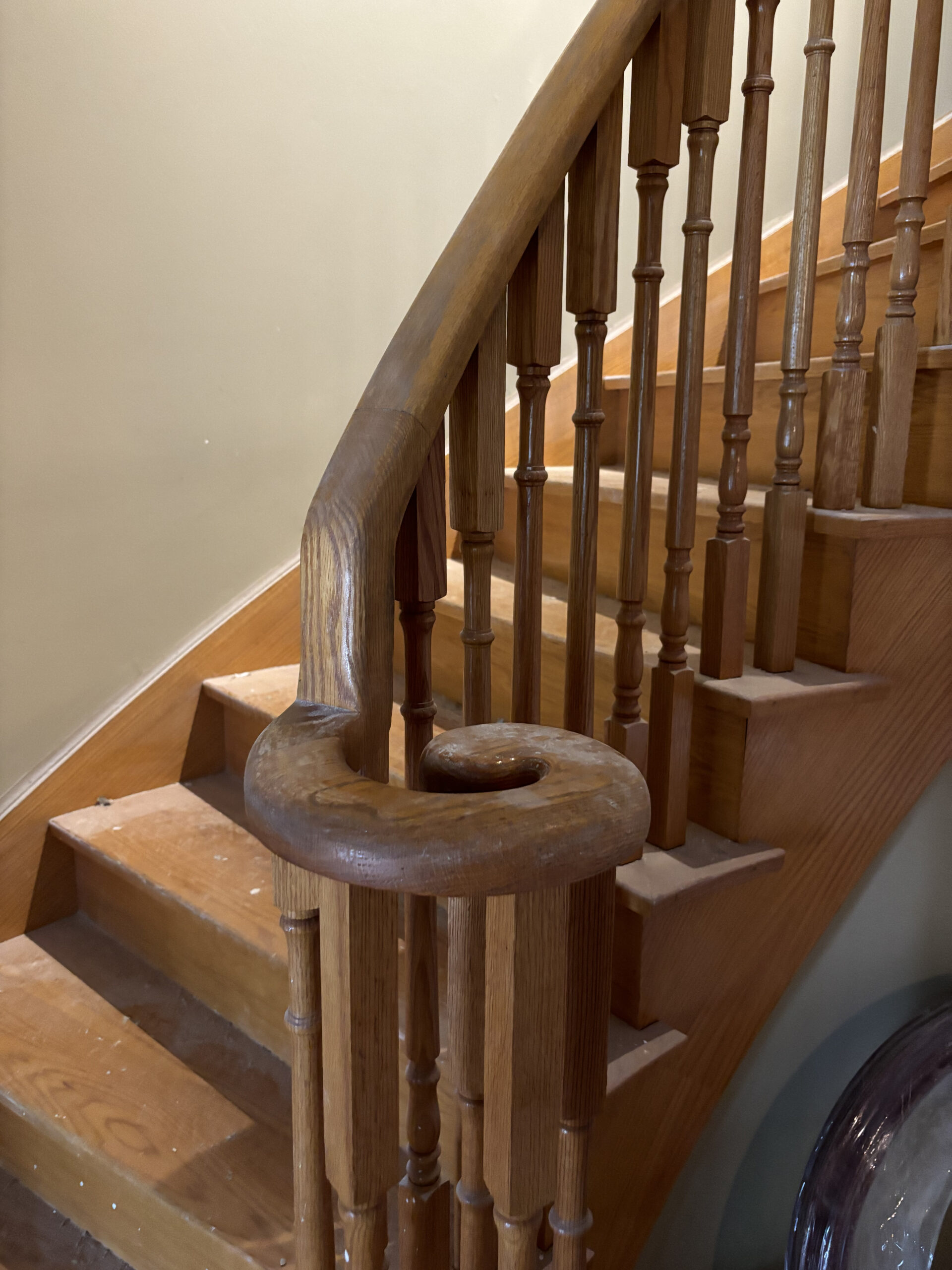 Osoba renos curved staircase handrail spindles